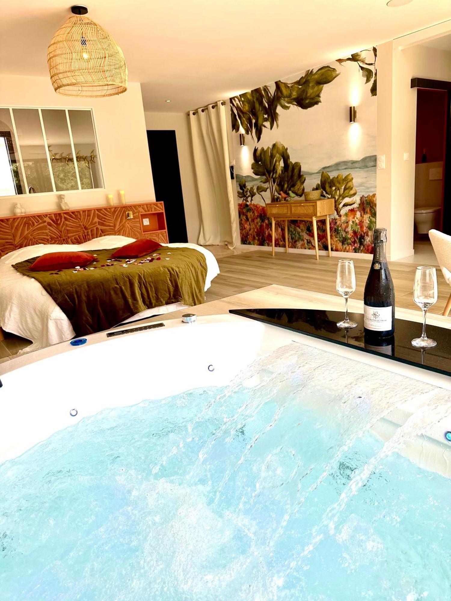 Les Suites Du Payre - Suite Romance Saint-Hilaire-de-Talmont Экстерьер фото