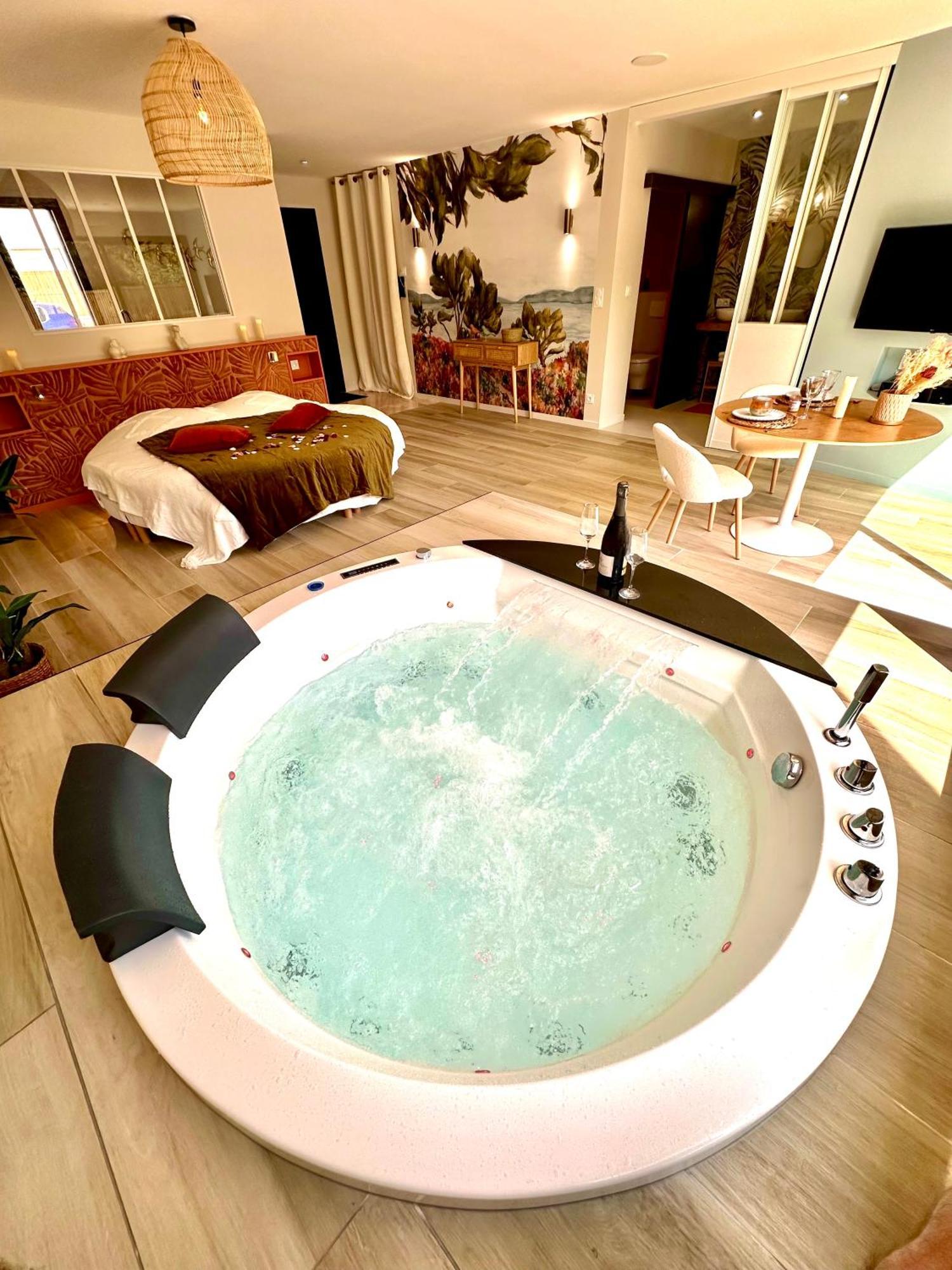 Les Suites Du Payre - Suite Romance Saint-Hilaire-de-Talmont Экстерьер фото