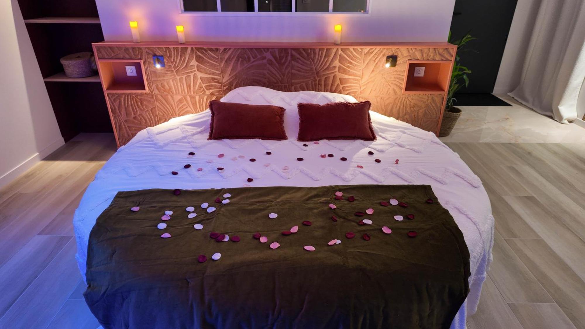 Les Suites Du Payre - Suite Romance Saint-Hilaire-de-Talmont Экстерьер фото
