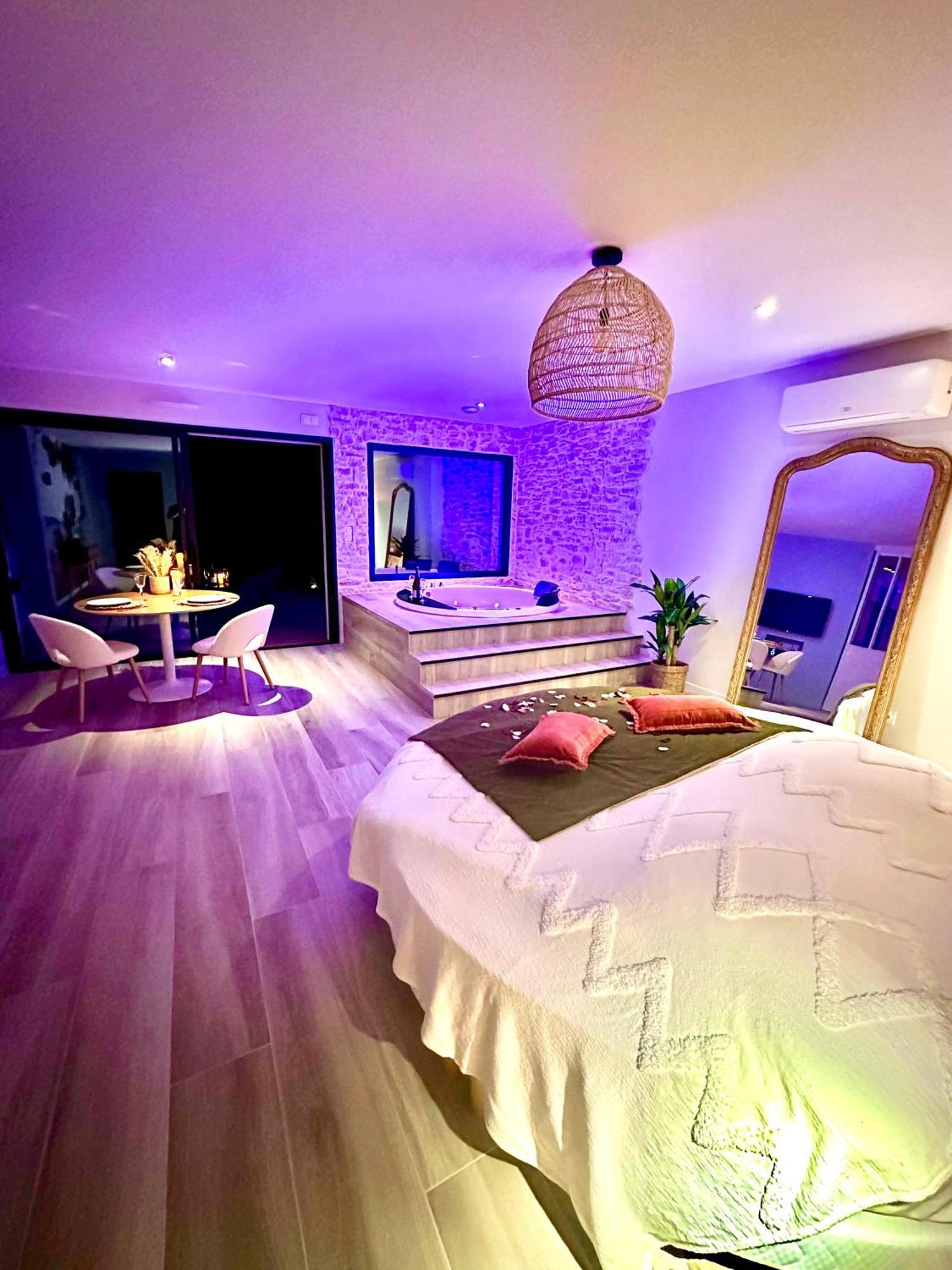 Les Suites Du Payre - Suite Romance Saint-Hilaire-de-Talmont Экстерьер фото