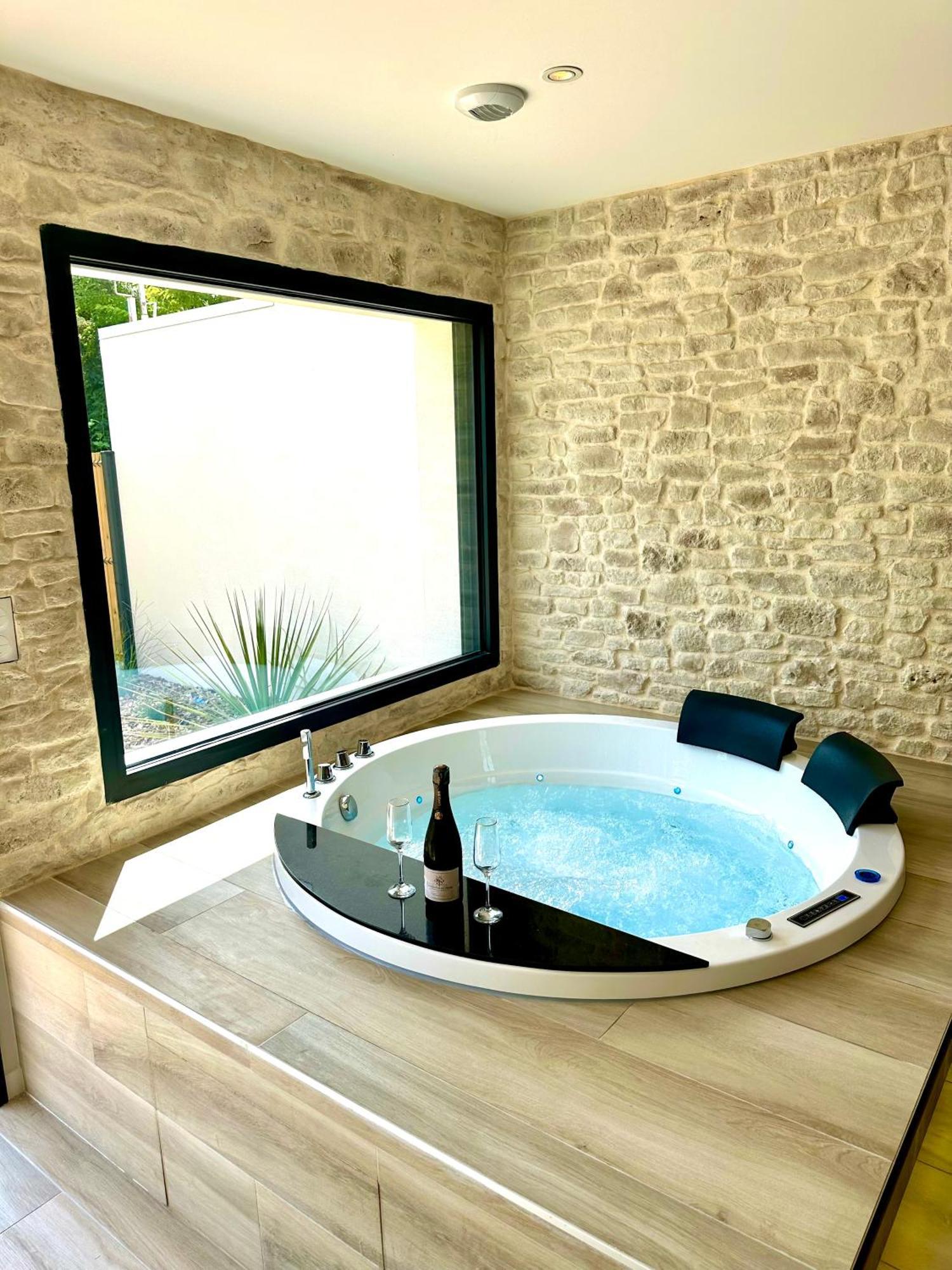 Les Suites Du Payre - Suite Romance Saint-Hilaire-de-Talmont Экстерьер фото