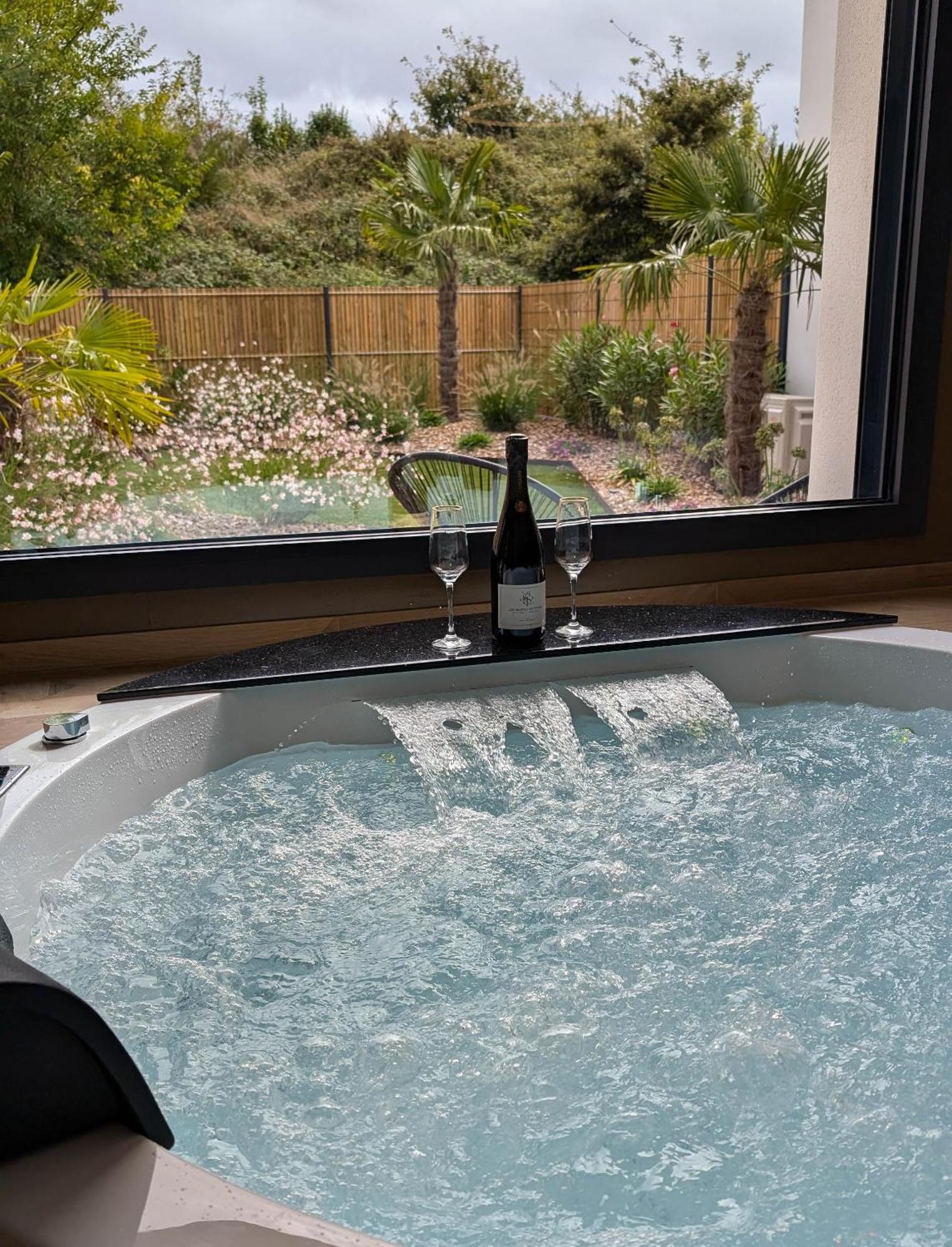 Les Suites Du Payre - Suite Romance Saint-Hilaire-de-Talmont Экстерьер фото