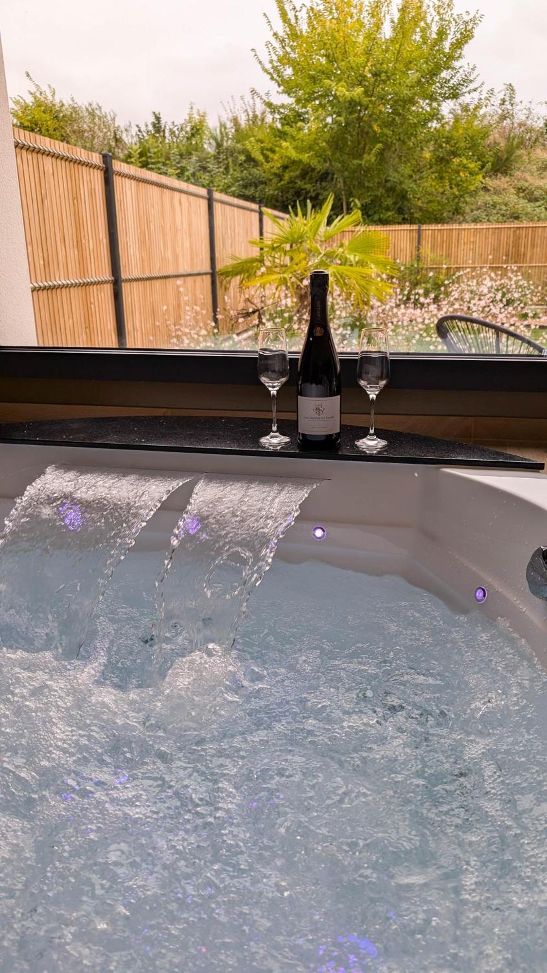 Les Suites Du Payre - Suite Romance Saint-Hilaire-de-Talmont Экстерьер фото